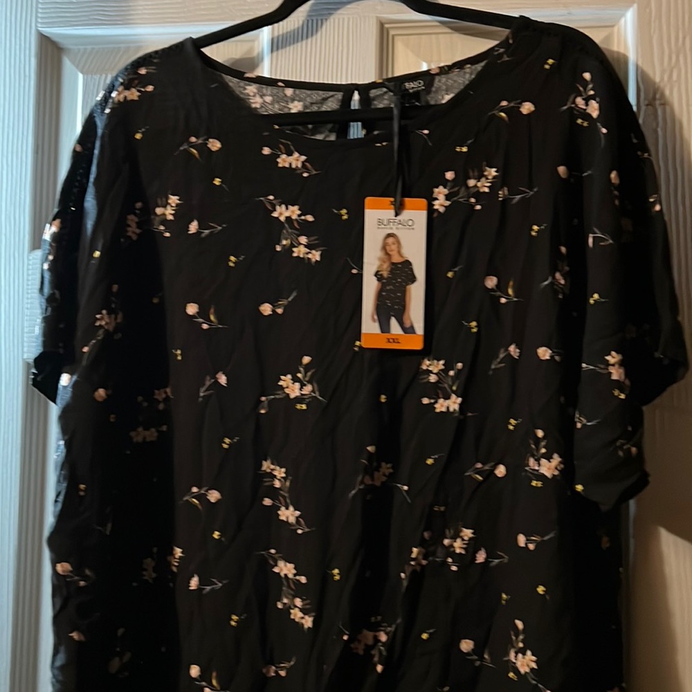 The brand is buffalo The color is black with pink flowers and the size is XXL.